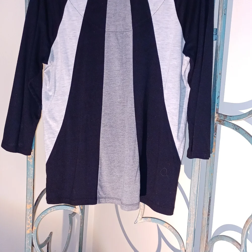 LIZ CLAIBORNE  Women's Black And Gray Knit Top XL